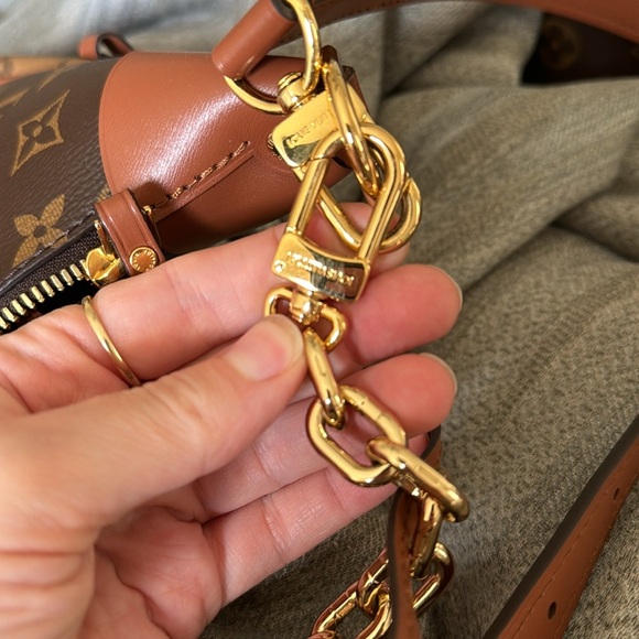 Receipt in photos! Authentic Louis Vuitton Large Loop * Like New* - Picture 3 of 8